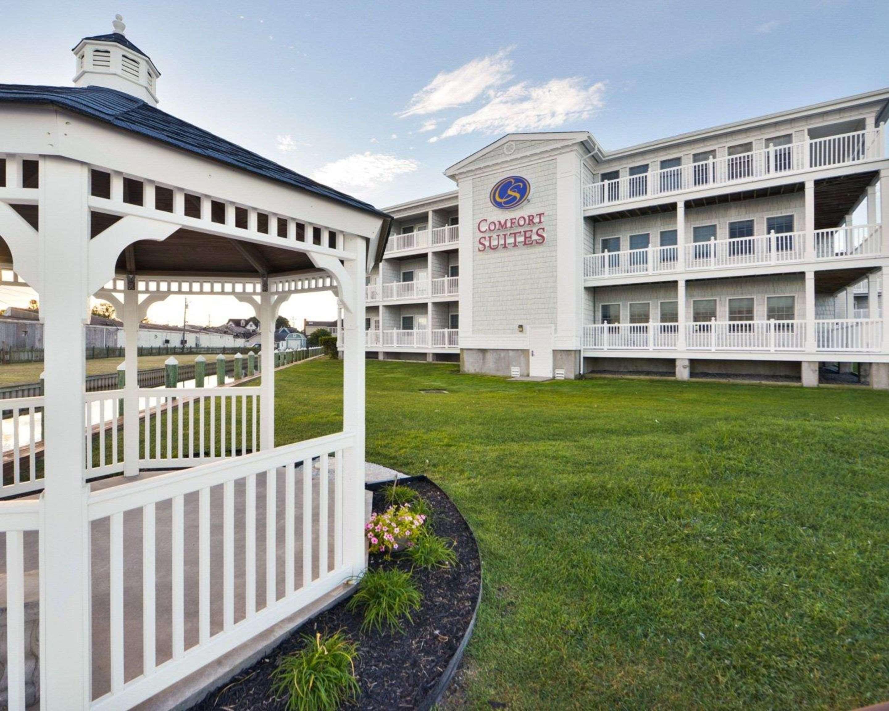 Comfort Suites Chincoteague Island Bayfront Resort Exterior photo