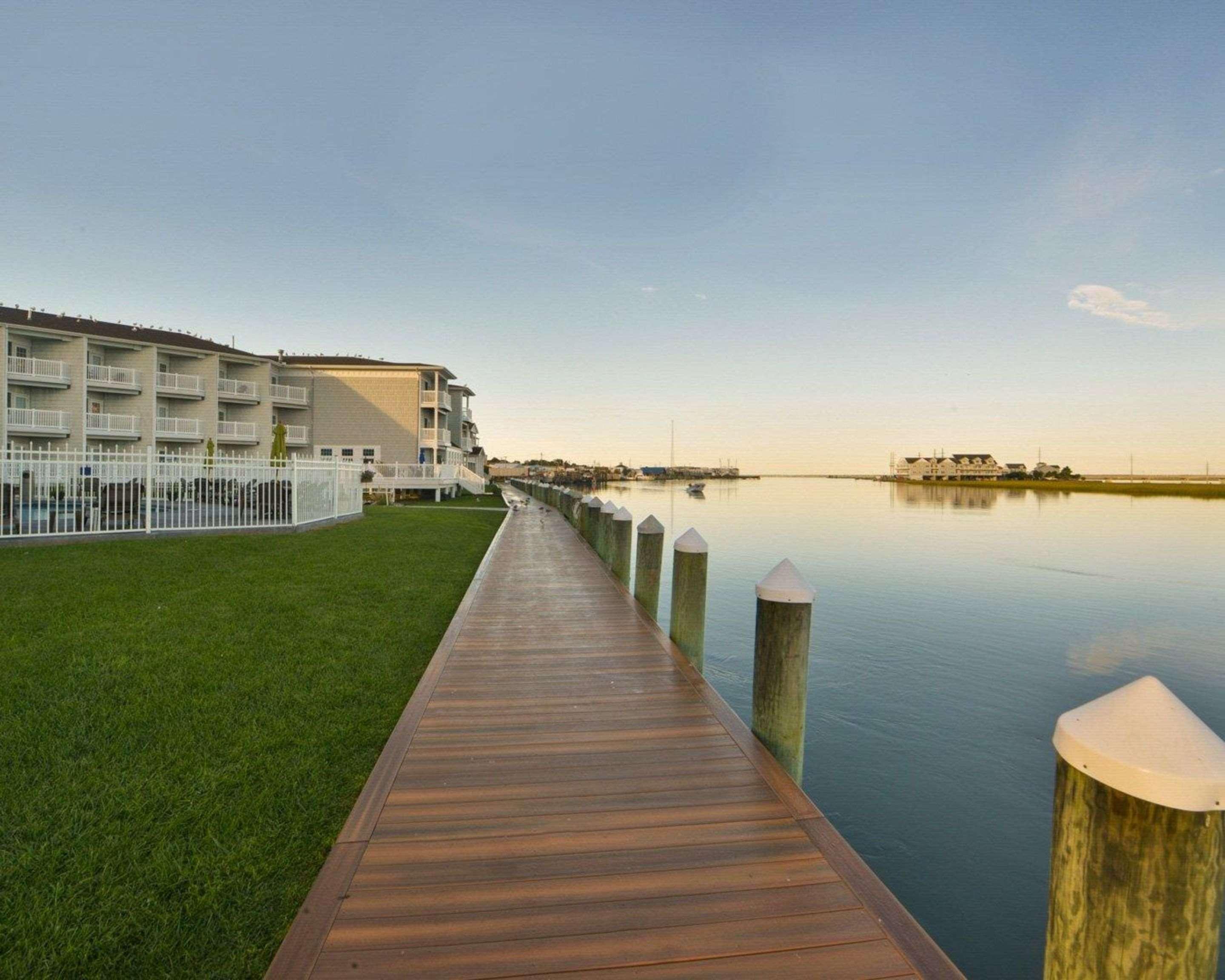 Comfort Suites Chincoteague Island Bayfront Resort Exterior photo