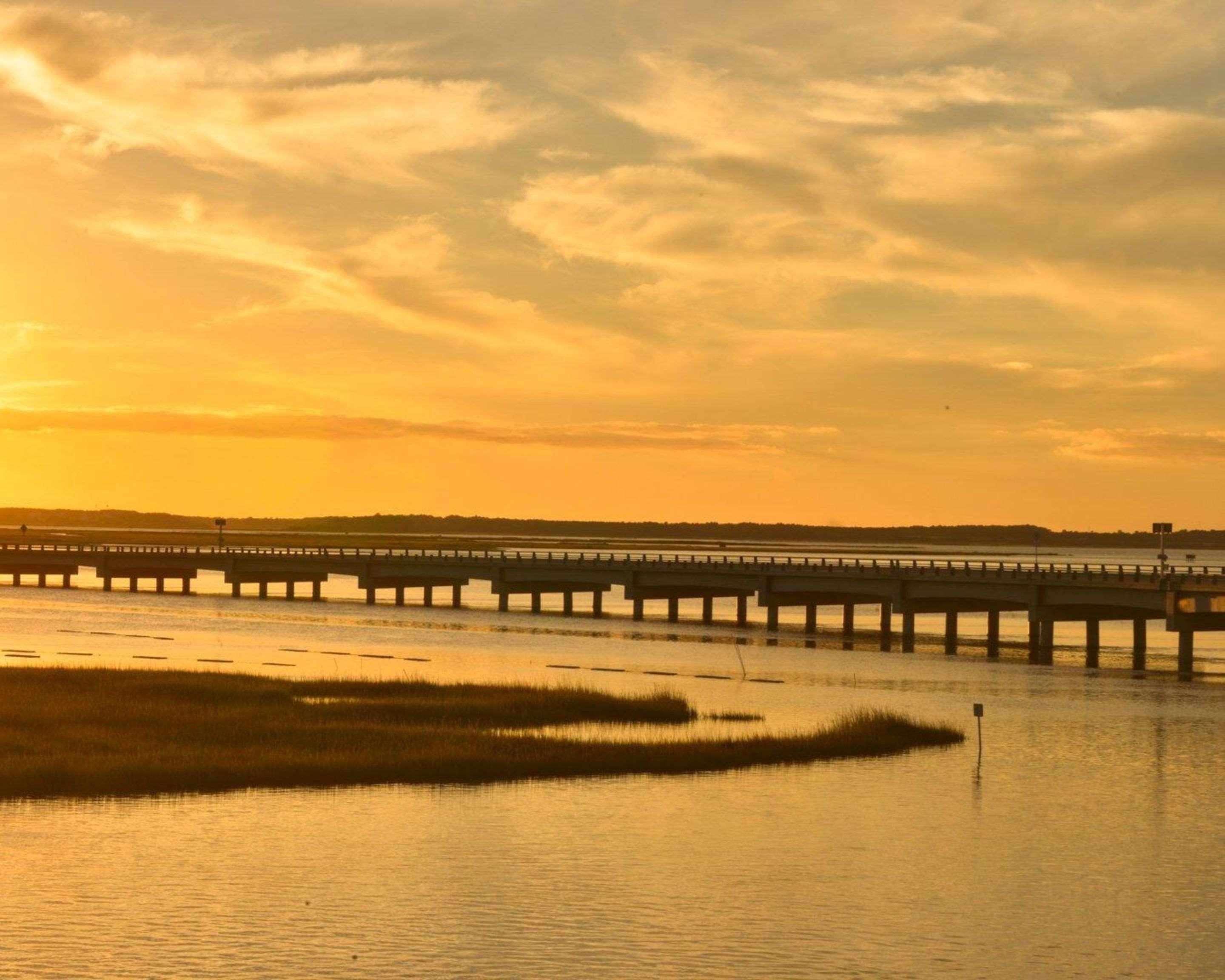 Comfort Suites Chincoteague Island Bayfront Resort Exterior photo