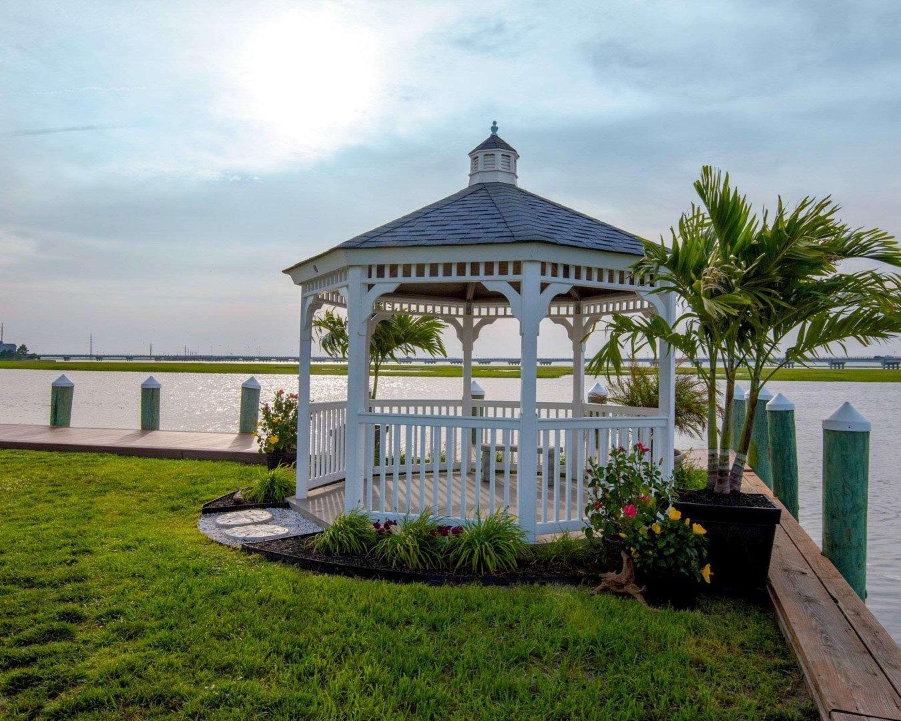 Comfort Suites Chincoteague Island Bayfront Resort Exterior photo