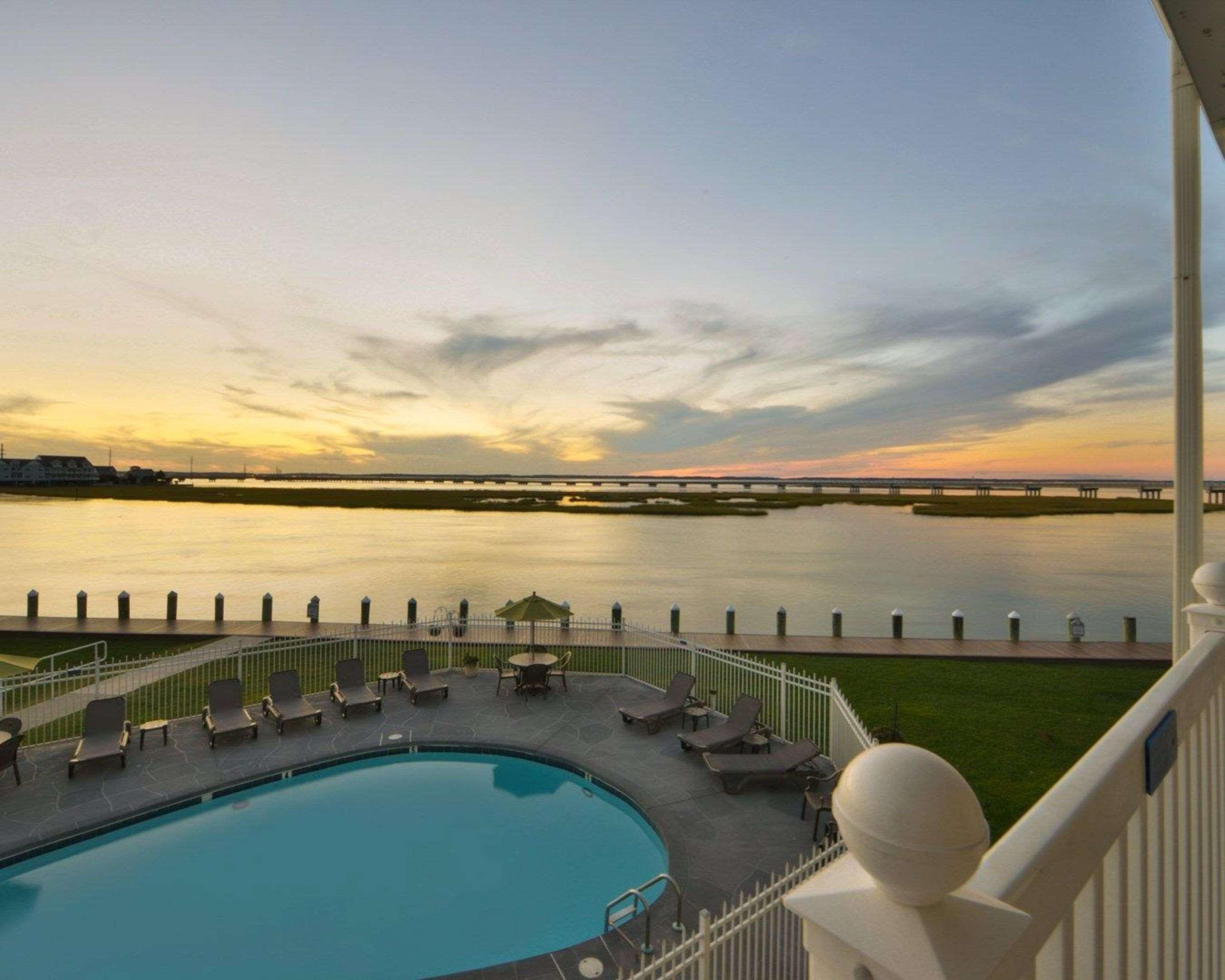 Comfort Suites Chincoteague Island Bayfront Resort Exterior photo