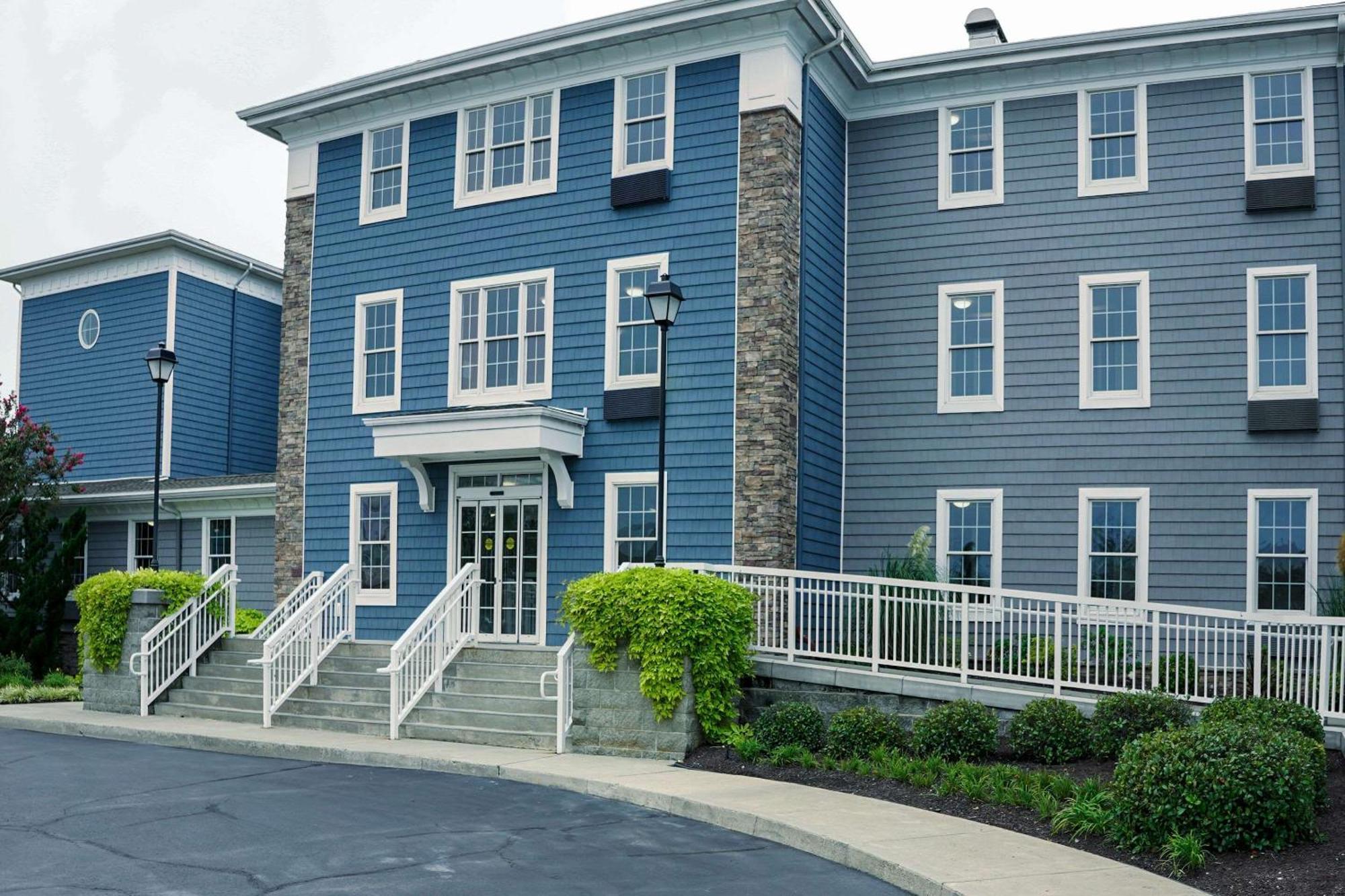 Comfort Suites Chincoteague Island Bayfront Resort Exterior photo