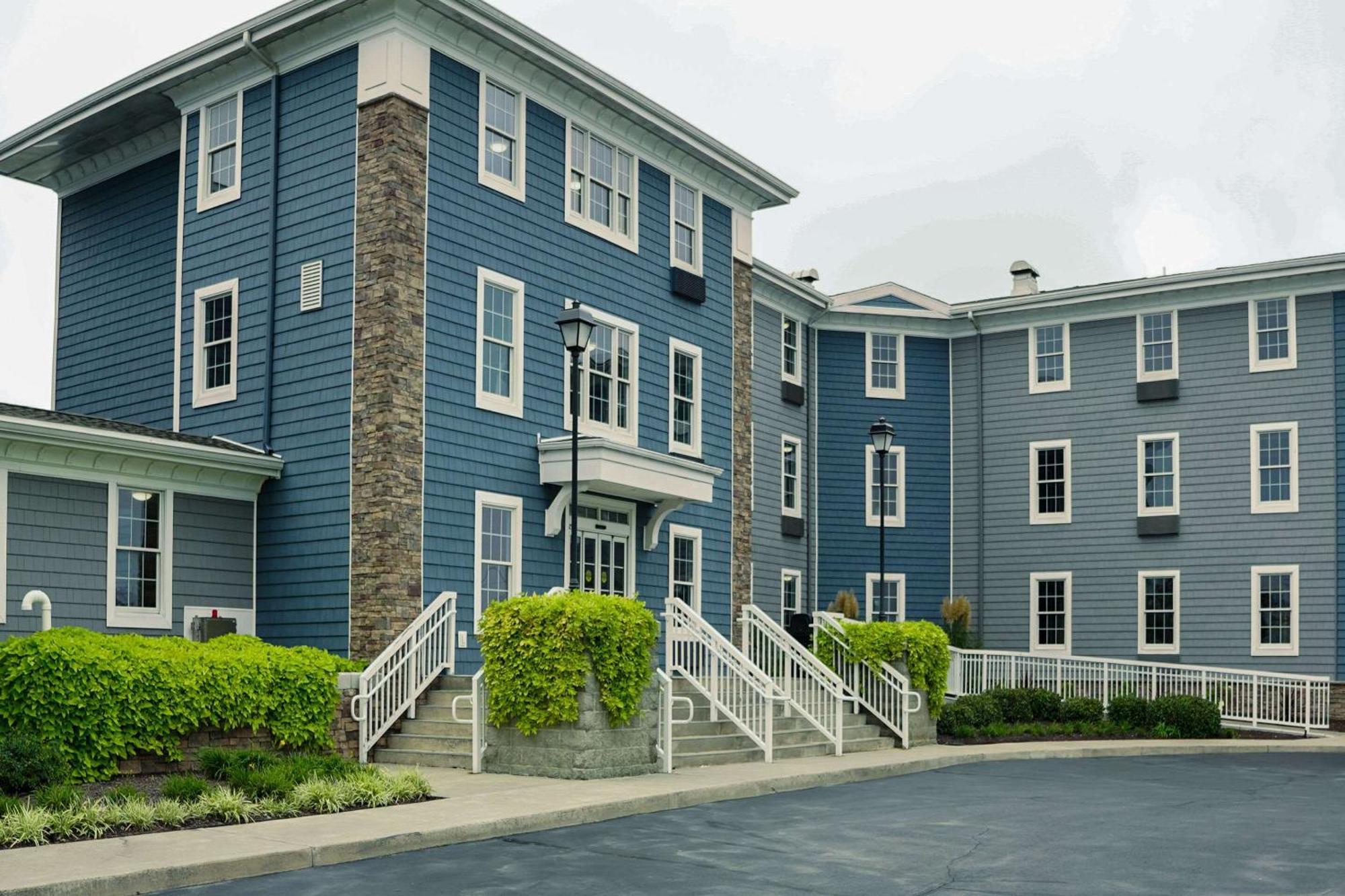 Comfort Suites Chincoteague Island Bayfront Resort Exterior photo