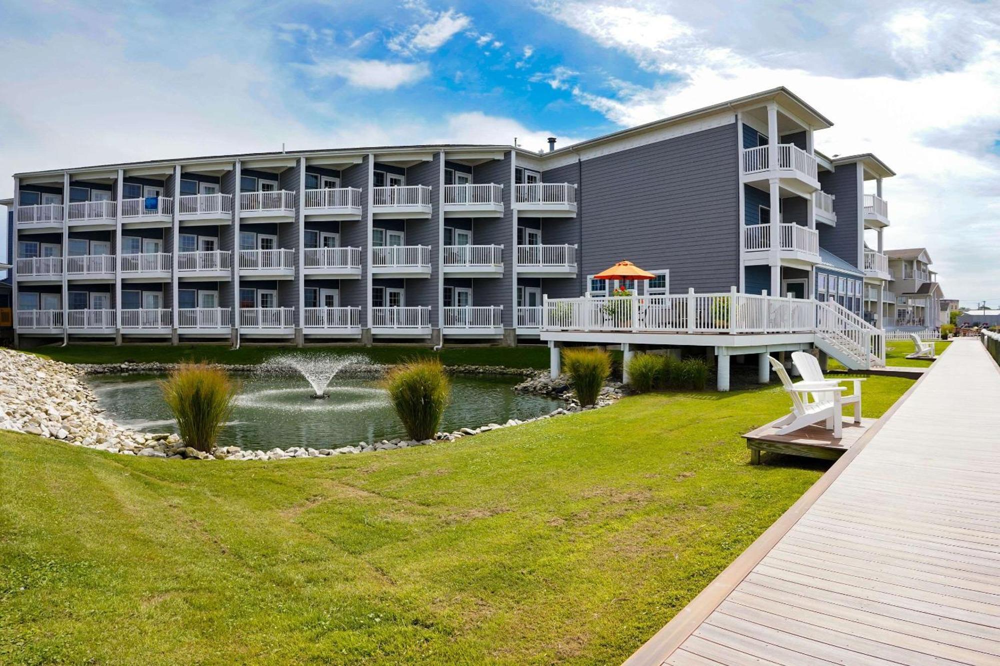 Comfort Suites Chincoteague Island Bayfront Resort Exterior photo